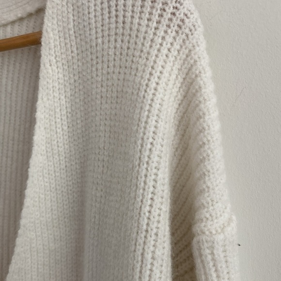 Cozy White Open-Front Sweater - Picture 3 of 5